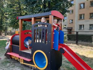 Zabawy w ogrodzie przedszkolnym