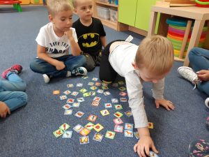 „Dwa, czyli para” – tworzenie par – utrwalenie pojęcia „para”.