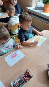 Adaś i Igor kolorują numer alarmowy 112