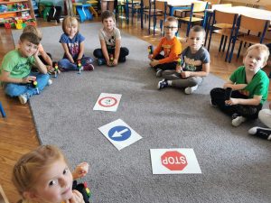 Praca plastyczna "Eko sygnalizator"