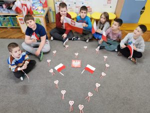 "BIAŁO - CZERWONE KOTYLIONY"