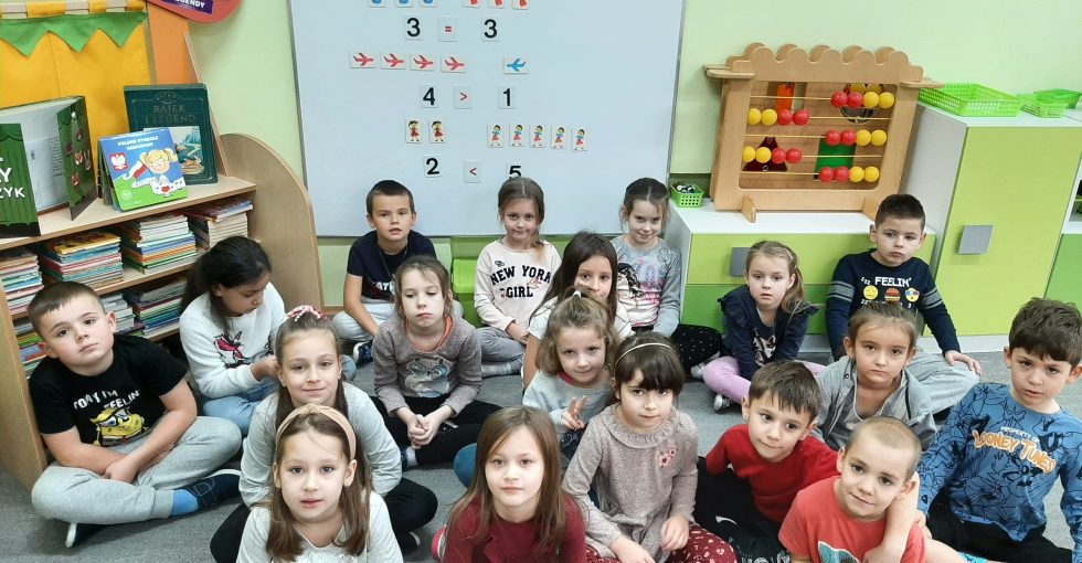 poznajemy znaki większości, mniejszości, równa się