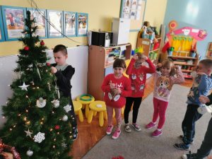 W świątecznym nastroju - ubieramy choinkę