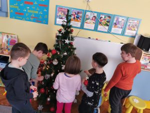  W świątecznym nastroju - ubieramy choinkę