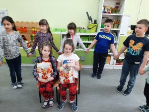  Urodziny Karoliny i Kingi- życzymy Wszystkiego Najlepszego, dużo zdrowia i spełnienia marzeń!!! - gr V Żabki 