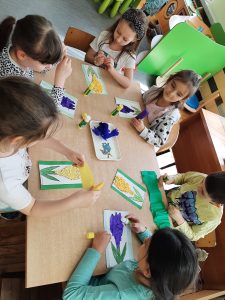 Krokusy- praca plastyczna- doskonalimy sprawność manualną