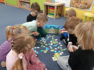 układamy z puzzli piramidę zdrowie