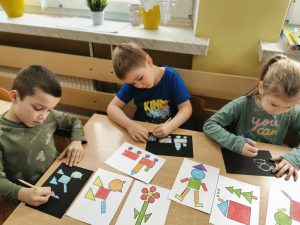 Doskonalimy spostrzegawczość wzrokową w pracy plastycznej "Figurowa wydrapywanka"