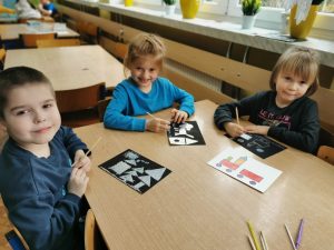 Doskonalimy spostrzegawczość wzrokową w pracy plastycznej "Figurowa wydrapywanka"