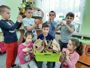 Urodziny Jasia - najlepsze życzenia składają koleżanki i koledzy 