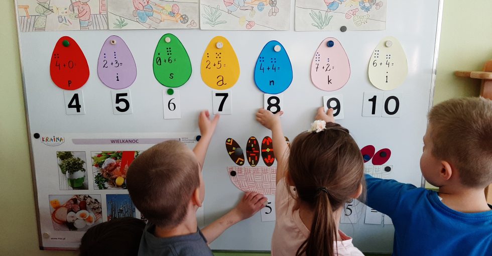 Dodajemy i odejmujemy- układamy działania matematyczne.