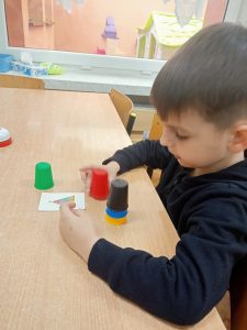 Zabawy ćwiczące spostrzegawczość wzrokową