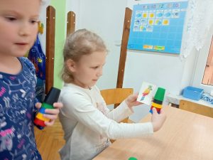 Zabawy ćwiczące spostrzegawczość wzrokową