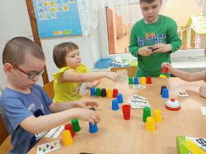 Zabawy ćwiczące spostrzegawczość wzrokową