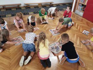 Zabawy i ćwiczenia z gazetami 