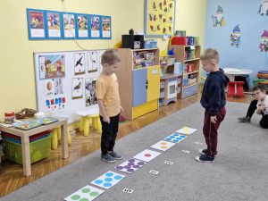 W świecie liczb - zabawy matematyczne. 