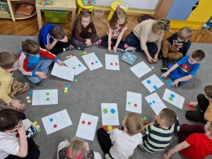 W świecie liczb - zabawy matematyczne. 
